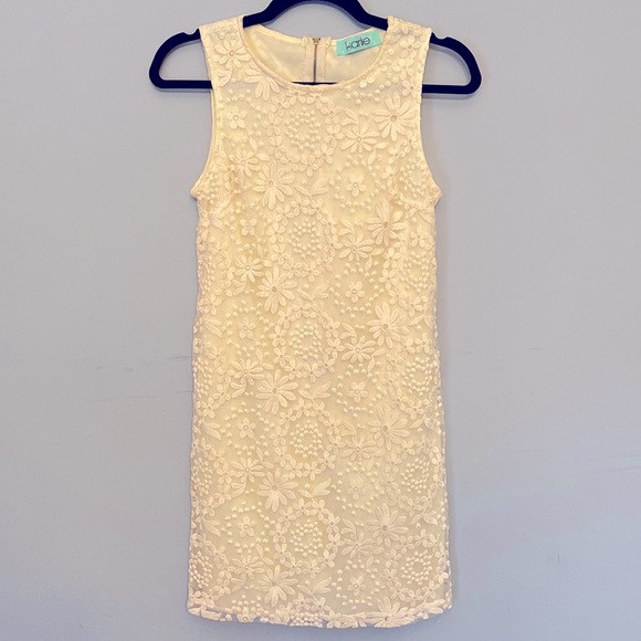 Karlie cream lace dress - Picture 1 of 4